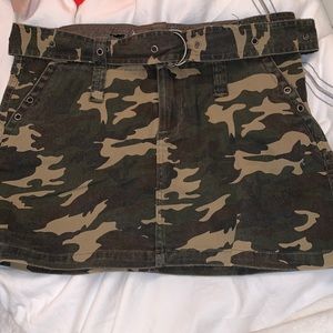 Camo mini skirt